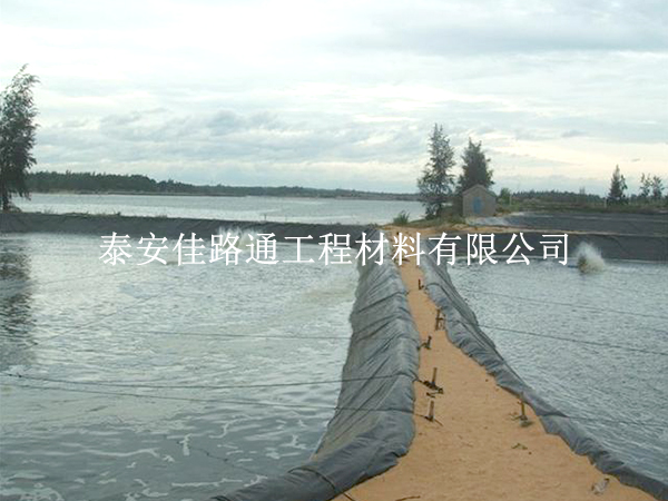 炭黑加入魚(yú)塘防滲膜，為其性能增強(qiáng)做貢獻(xiàn)