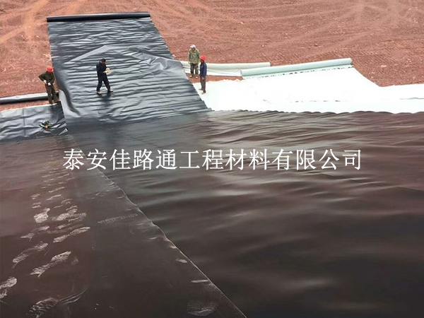 污水處理防滲膜損壞，這 5 大自然因素是主要原因