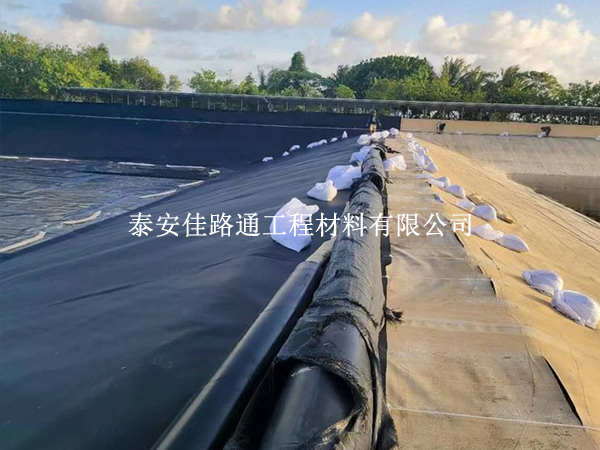 魚塘防滲膜施工成本為何有差異？這些因素是關(guān)